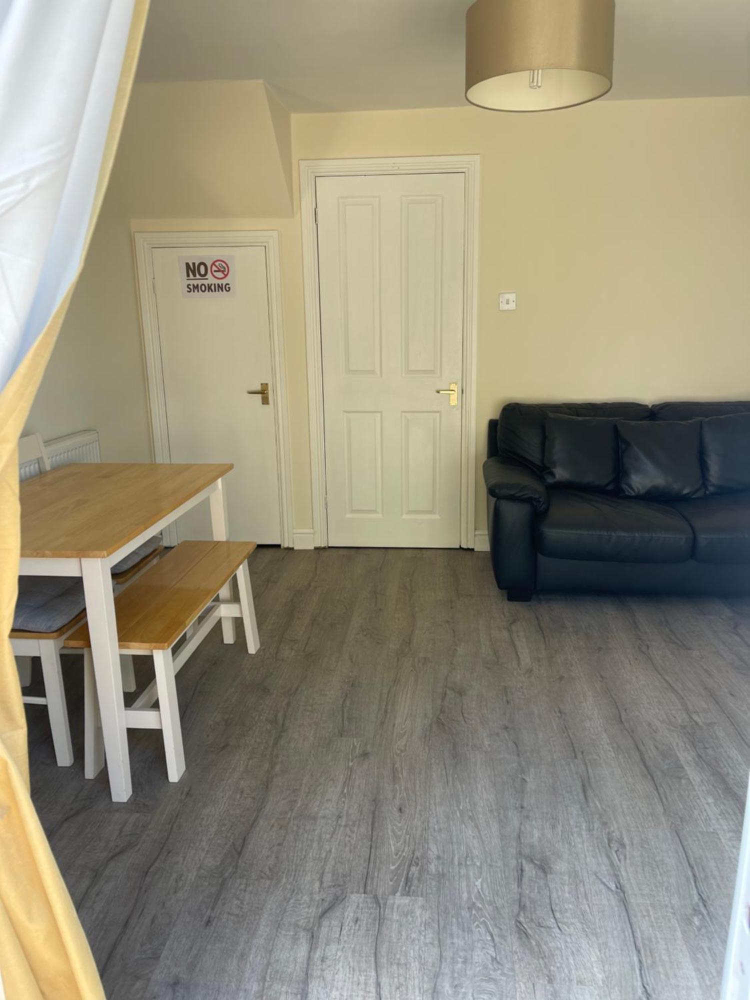 House Number 4 Sleeps Up To 4 With Smart Tvs In Every Room Wellington  Bagian luar foto