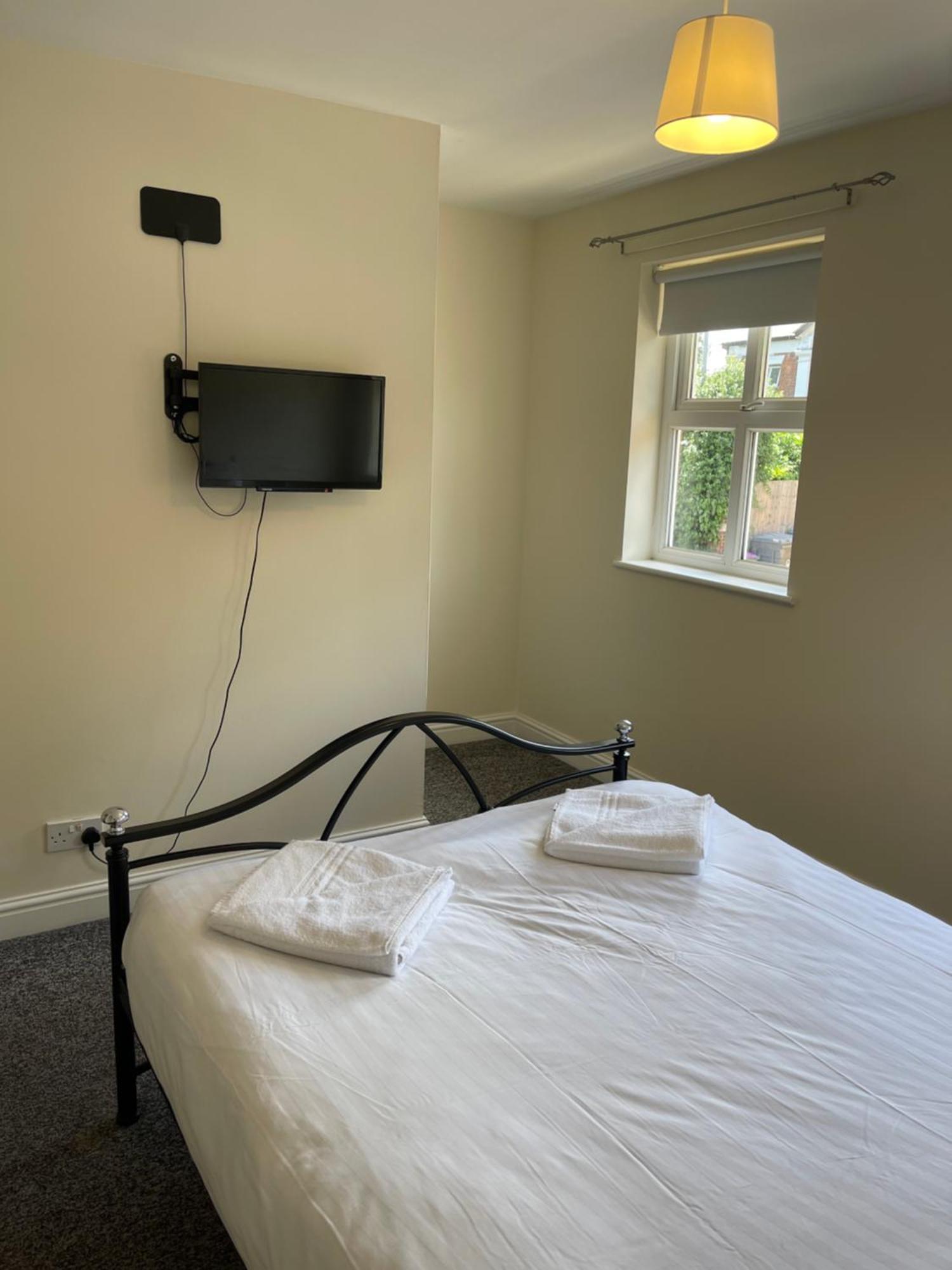 House Number 4 Sleeps Up To 4 With Smart Tvs In Every Room Wellington  Bagian luar foto