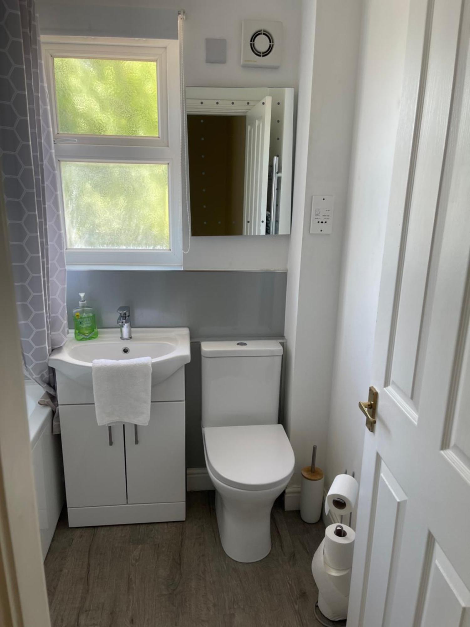 House Number 4 Sleeps Up To 4 With Smart Tvs In Every Room Wellington  Bagian luar foto