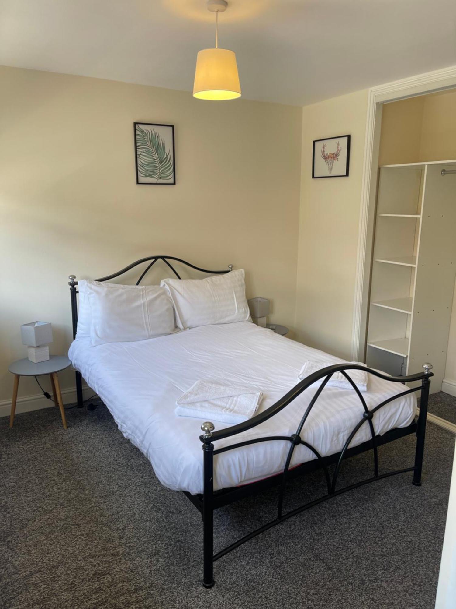 House Number 4 Sleeps Up To 4 With Smart Tvs In Every Room Wellington  Bagian luar foto