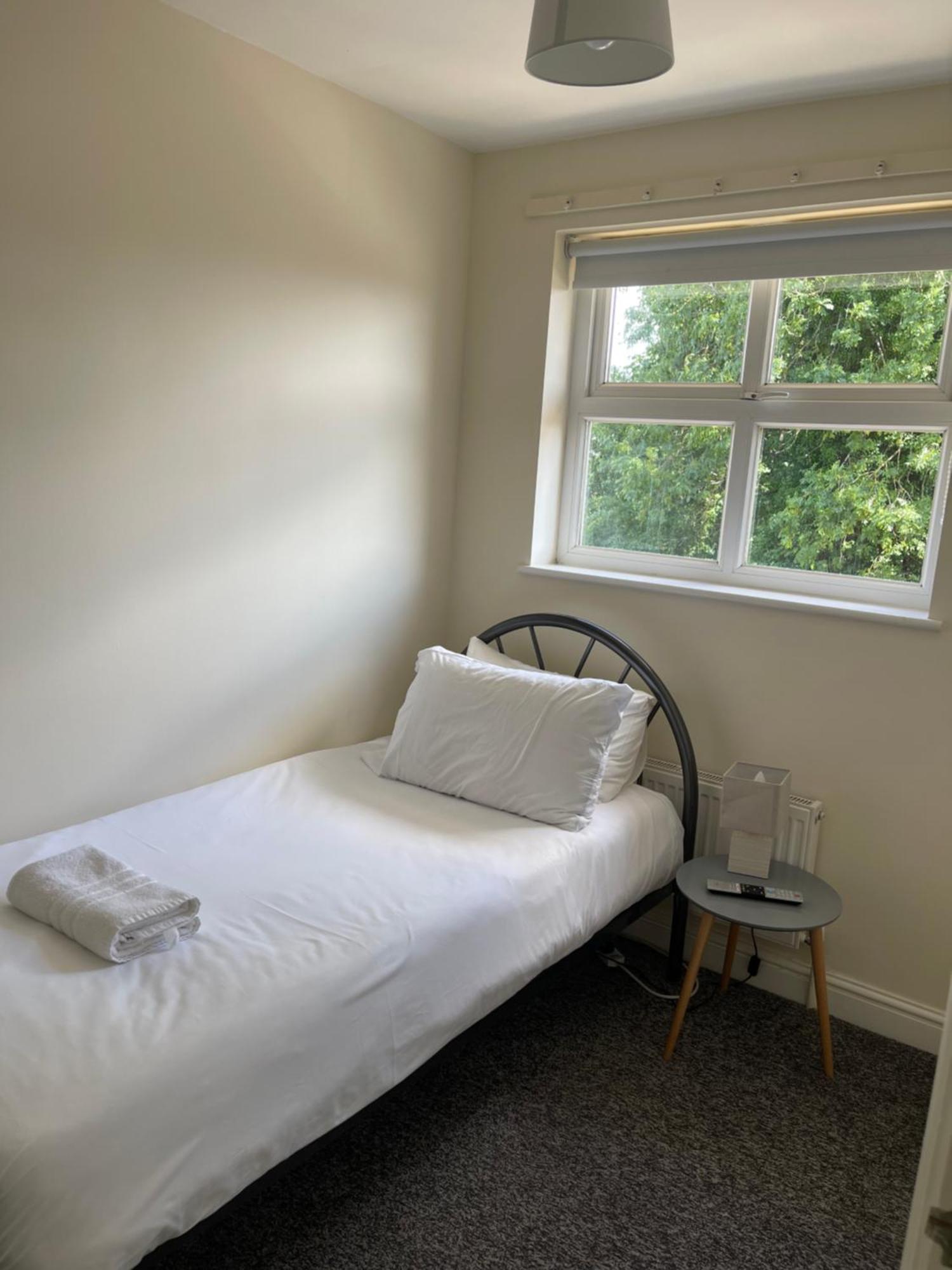 House Number 4 Sleeps Up To 4 With Smart Tvs In Every Room Wellington  Bagian luar foto